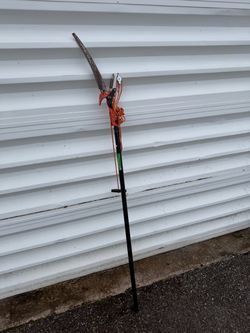 9 Foot Extendable Pole Saw Tree Pruner! Good condition! Extends 68-108”