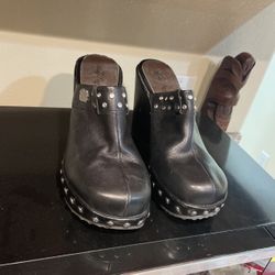 Size 8M. Ladies Harley Davidson slip on shoes.