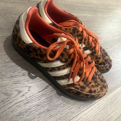 🐆 Adidas Originals Leopard Print Sneakers – Women’s 7 US – Excellent Condition!