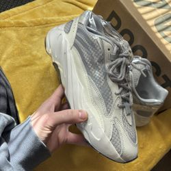 Yeezy 700 “static” Size 10