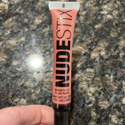 NEW NUDESTIX MAGNETIC LIP PLUSH PAINTS IN WAIKIKI ROSE $8!!