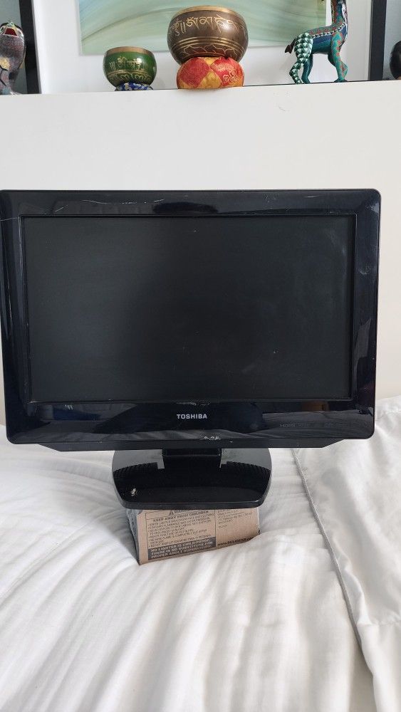 Toshiba 19" LCD TV/DVD Combination 19LV61K 720p HDMI Dolby Digital
