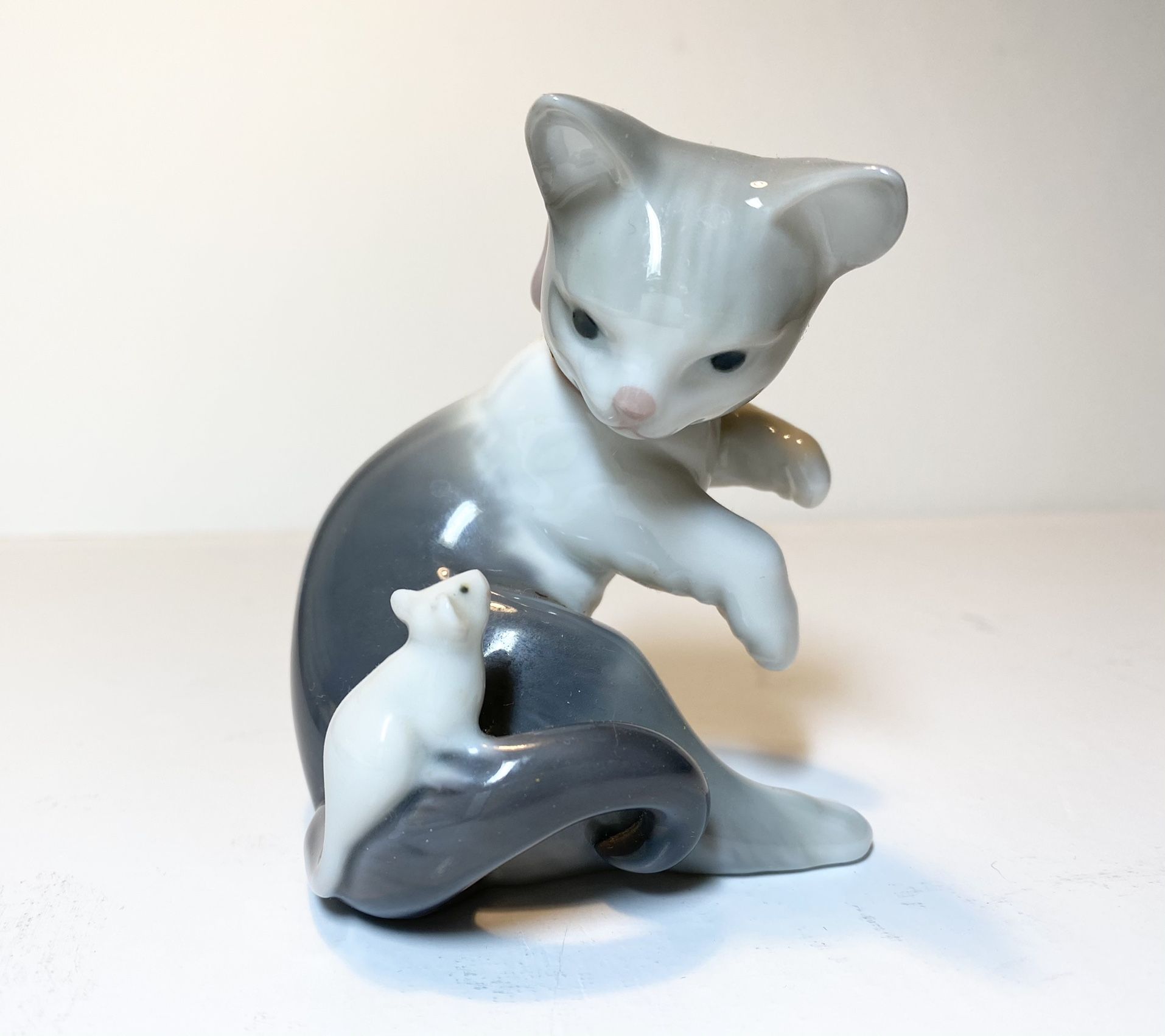 Lladro Porcelain Figurine - Cat And Mouse