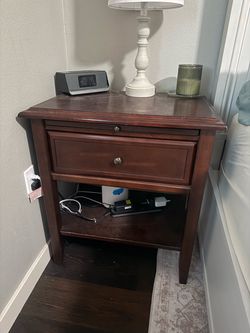 2 nightstands