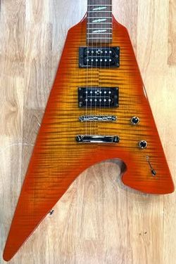 【希少】Lyon by Washburn フライングV ギター 虎目　変形ギター Washburn Lyon LPT80SB Flying V Jackknife Limited Edition Electric