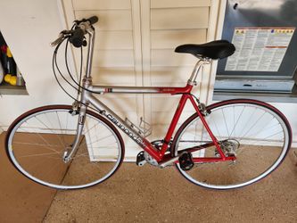 Cannondale R800 road bike