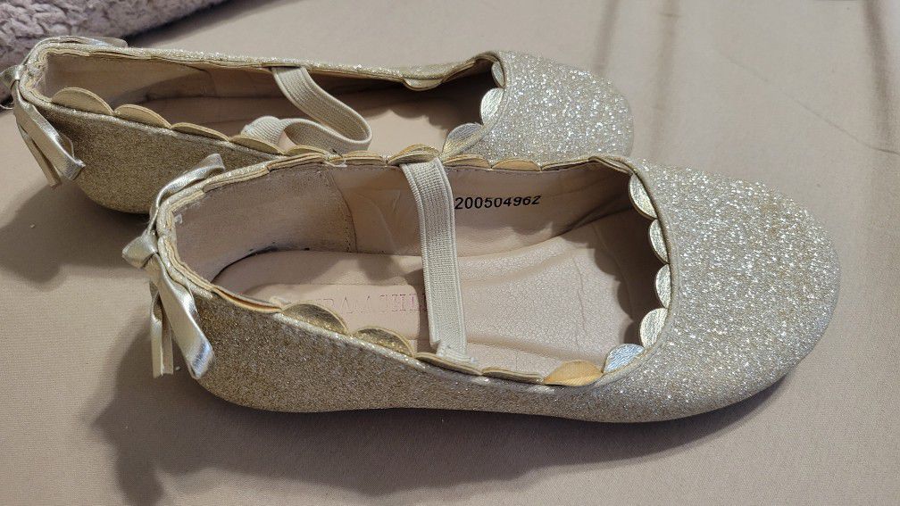 Girls Size 9 Gold Glitter Ballet Flat, Like New!