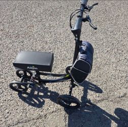 KNEE WALKER.