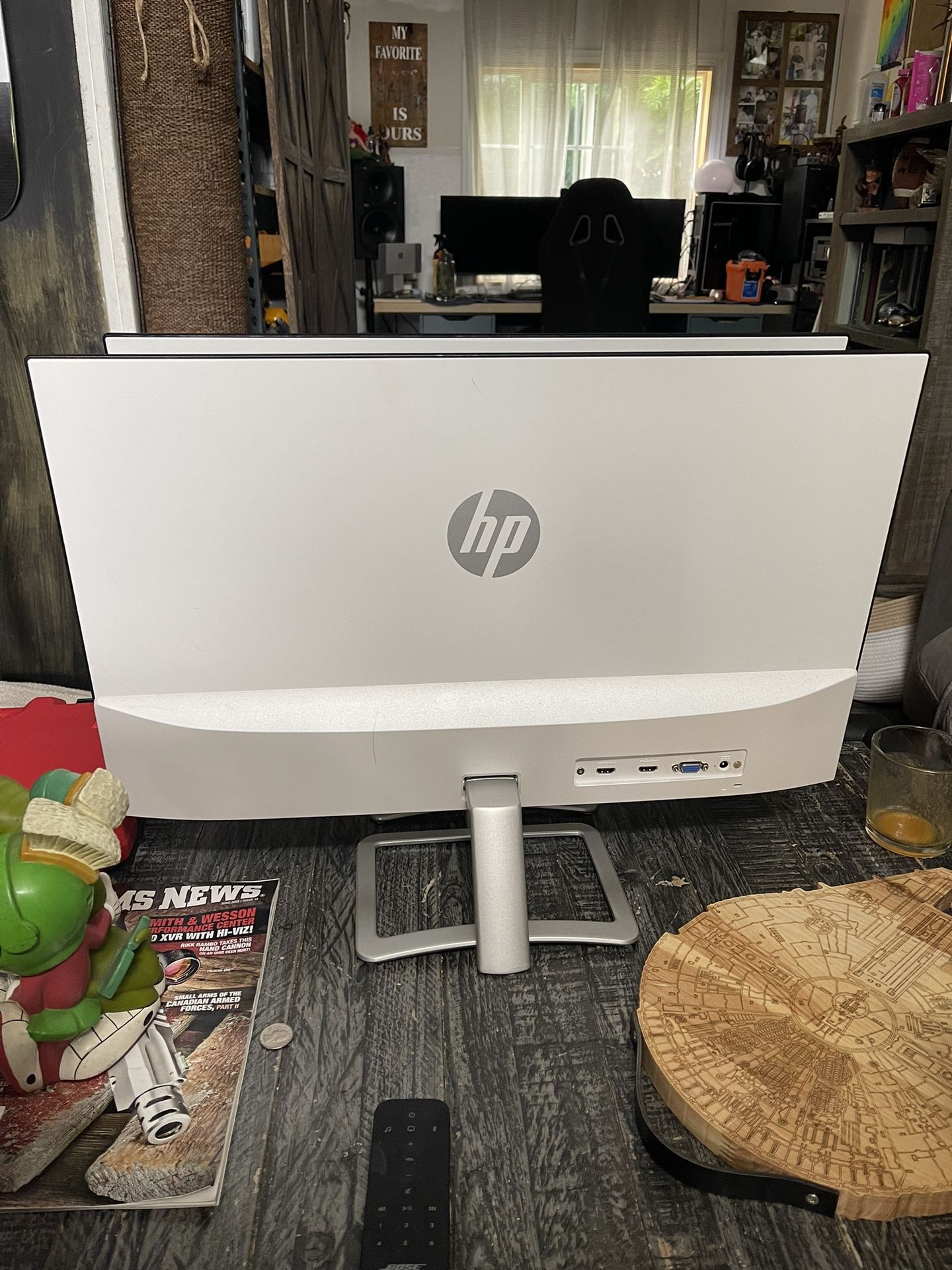 2 - HP 27er Monitors With Stand