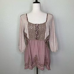 Gimmicks by BKE Boho Cold Shoulder Open Back Embroidered Lace Tunic Top