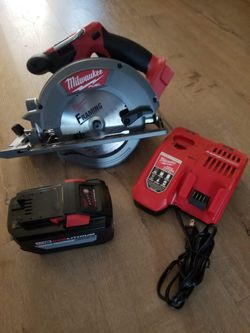 Skill Saw Para Disco De 6-1/2Y Bateria HD12.0 Y Un Cargador Todo Nuevo !!