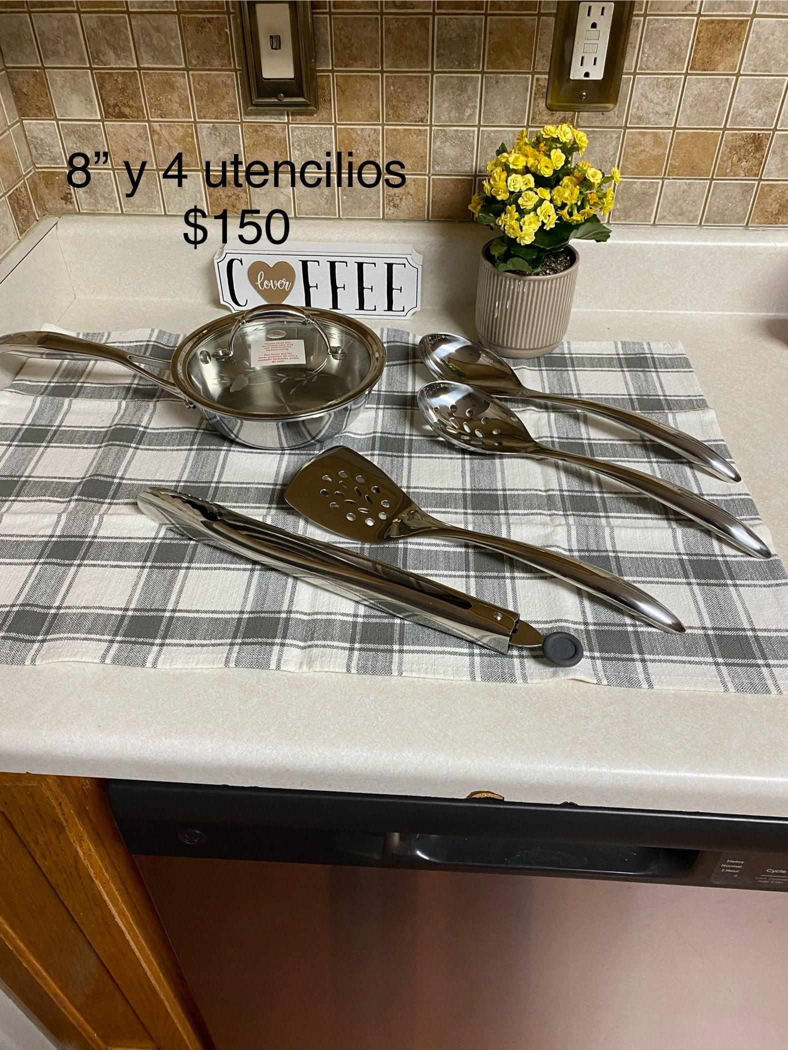 Sarten 8” 3 Tryply pequeño Y 4 Utencilios
