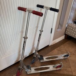 2 Kids Razor Scooters 