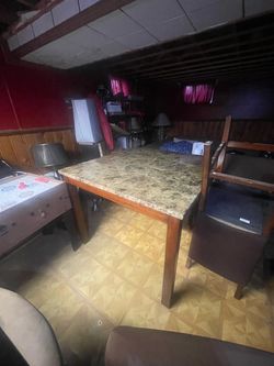 Dining Room Table & Chairs