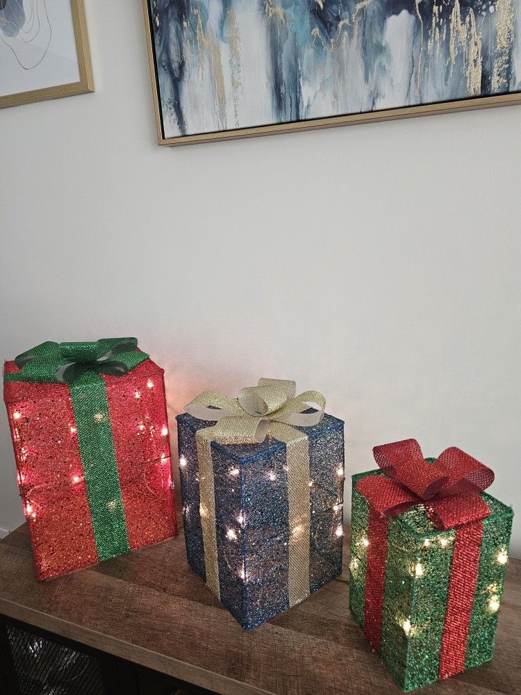 $35.00 - (3) Christmas Lighted Gift Boxes In Traditional Colorful Colors!  Glittered Threads/Beautiful Ribbons - Like New Condition/Lowest Price Offer