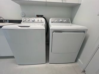 BRAND NEW GE Washer & Gas Dryer Set – Unused!
