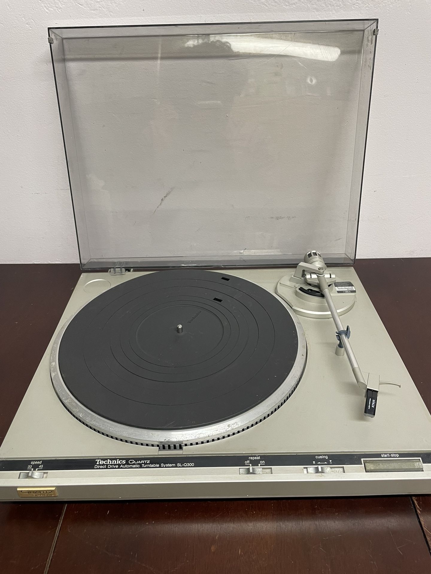 Technics Quartz Q300 Turntable