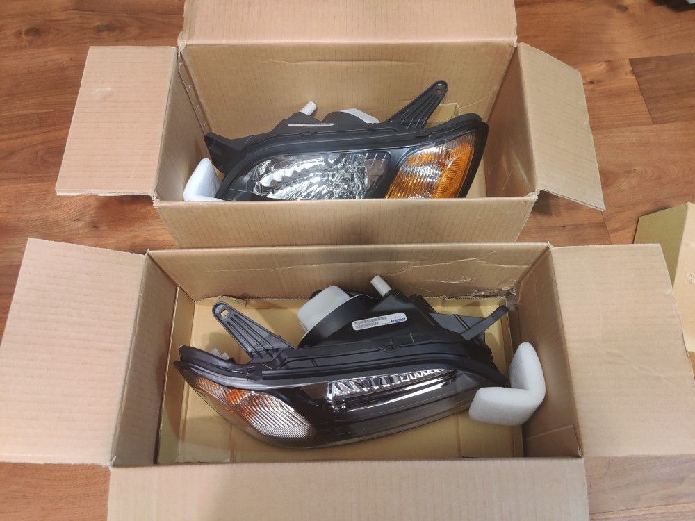 Subaru Legacy 2000-2004 left and right headlights