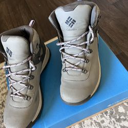 Columbia Women's Yoncalla MID Waterproof Size 9.5 (US)  