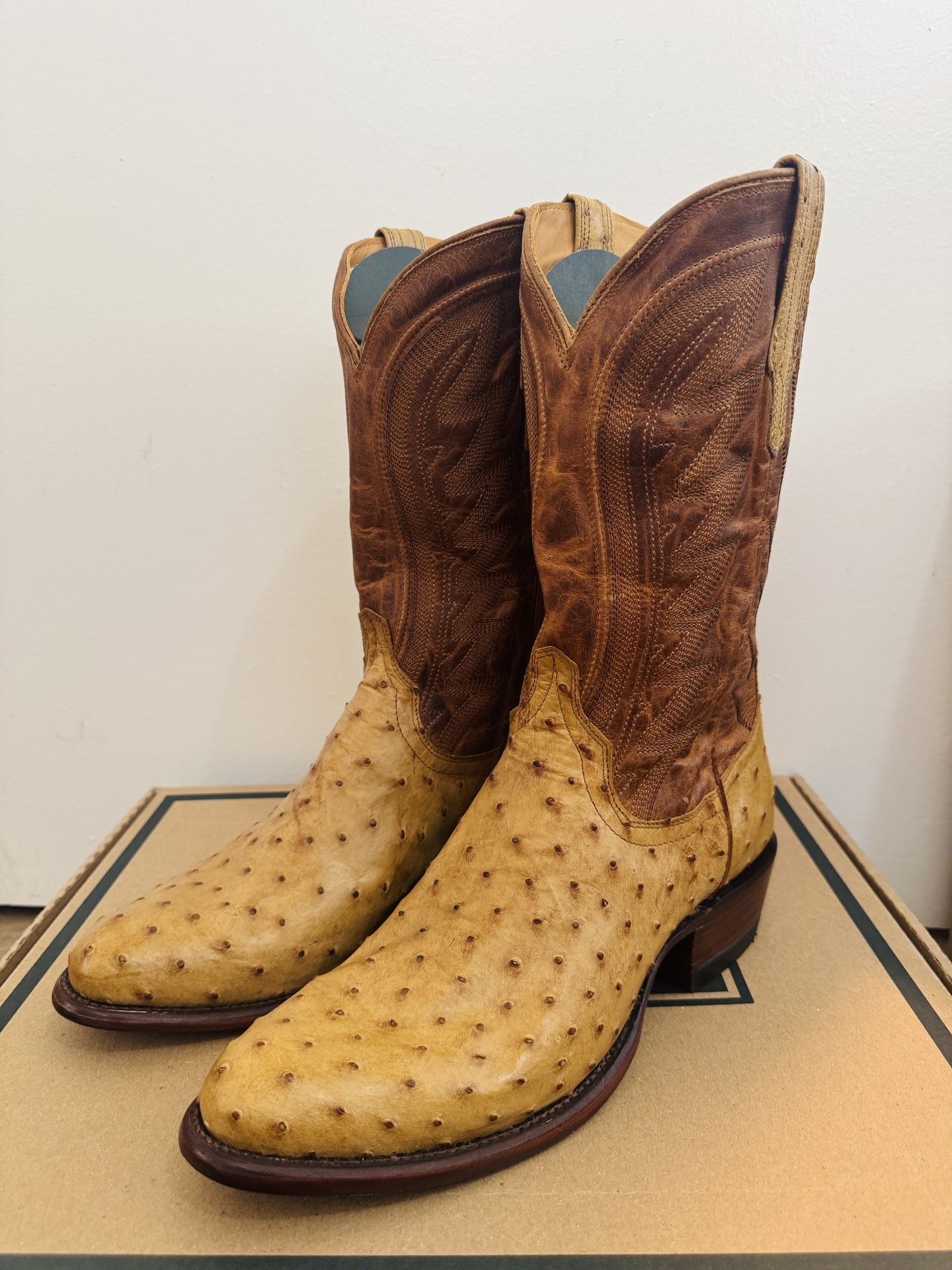 The Wyatt ll Men’s Tecovas cedar ostrich 11.5D