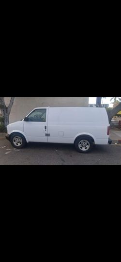 2005 chevrolet astro titulo limpio