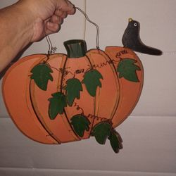 Pumpkin W/ Crow- Wood