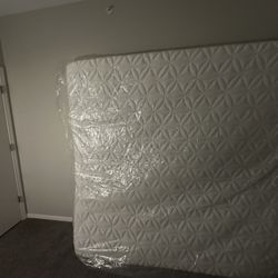 King Tempur-Pedic Cloud Mattress – Luxury Memory Foam Comfort