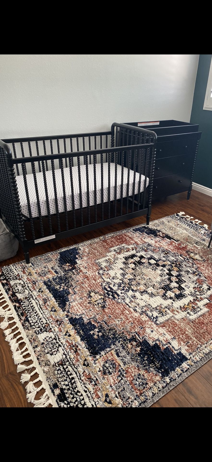 Crib, mattress, matress protector and Dresser (plus changing table)