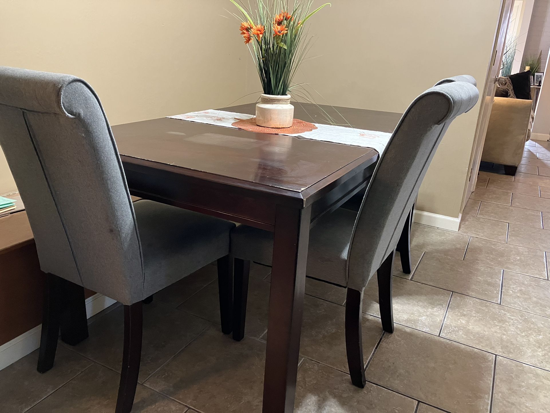 Dining Table & Chairs 