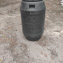 55 Gallon Container With Lid You Can Use For Water Or Feed