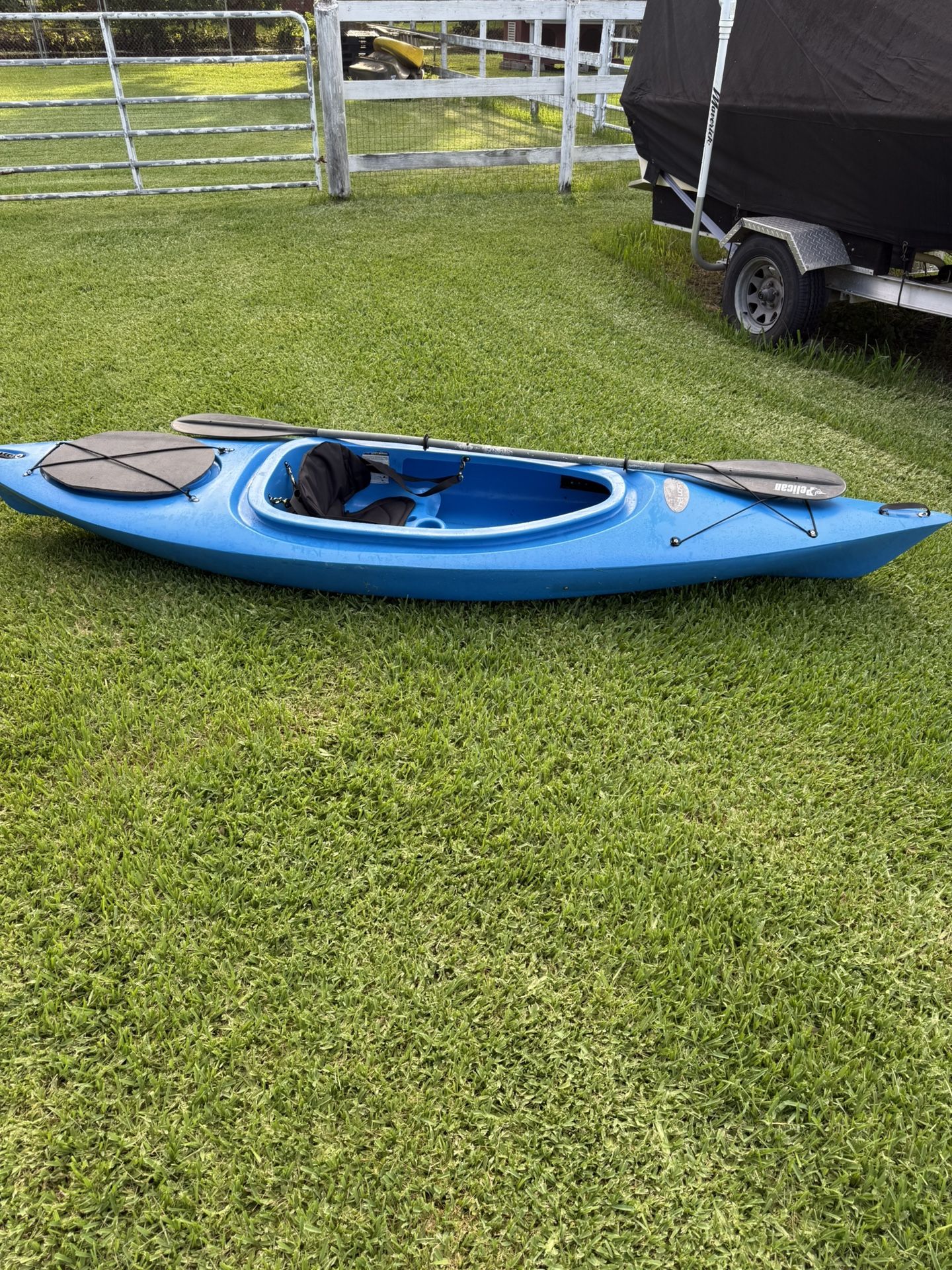 Nice Future Beach Fusion 124 Kayak With Paddle