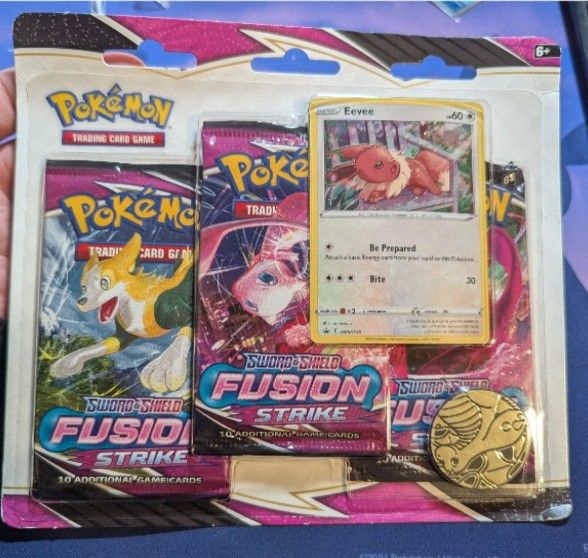 Fusion Strike 3-Pack Blister Pokemon Cards