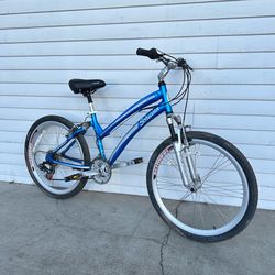 Women’s Hybrid Bike