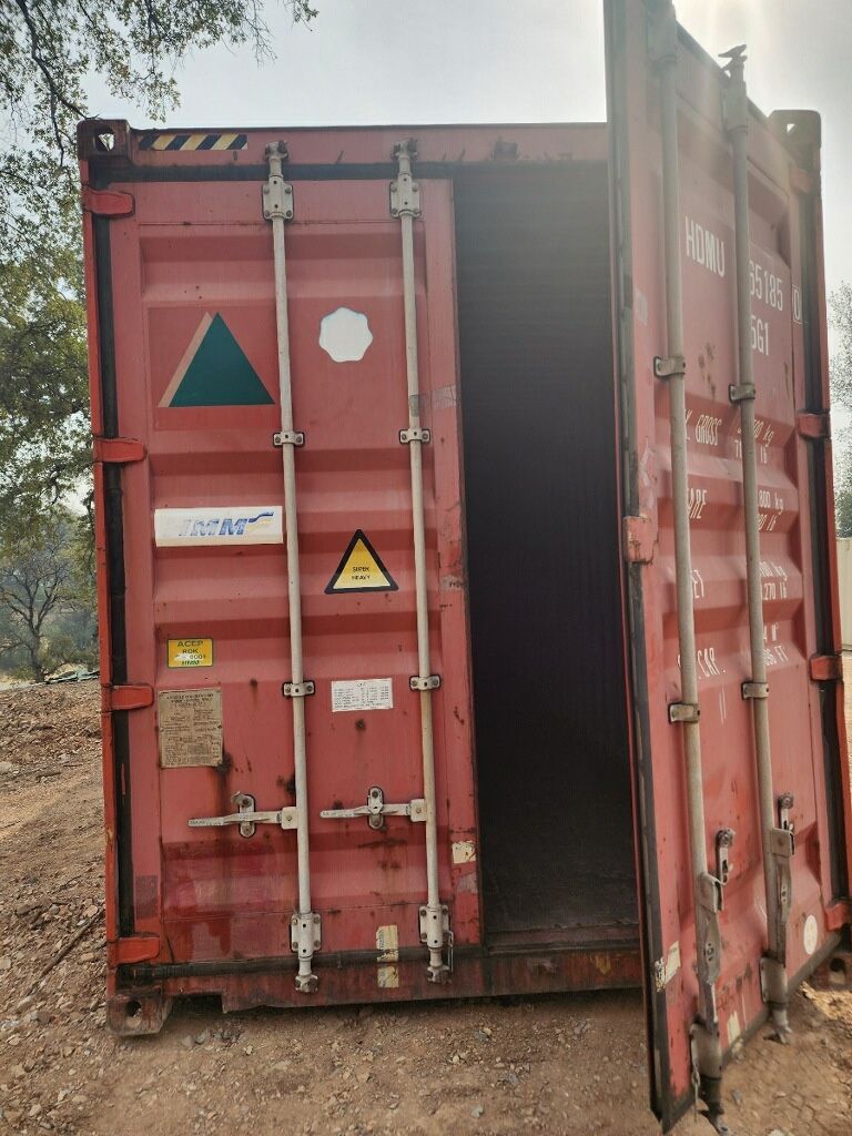 40 FOOT HIGH CUBE SHIPPING CONTAINER//Cargo worthy