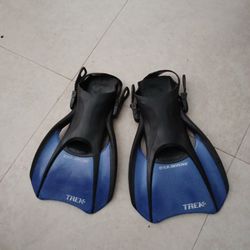   Scuba  Divers      Flipers