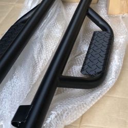 Vendo estribos para Toyota tacoma Toyota tundra Nuevos en la caja Nissan Frontier Silverado instalac