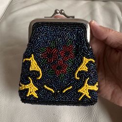 Vintage Beaded Kiss Lock Coin Purse