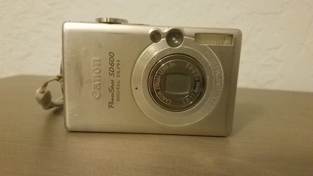 Canon PowerShot SD600 digital camera