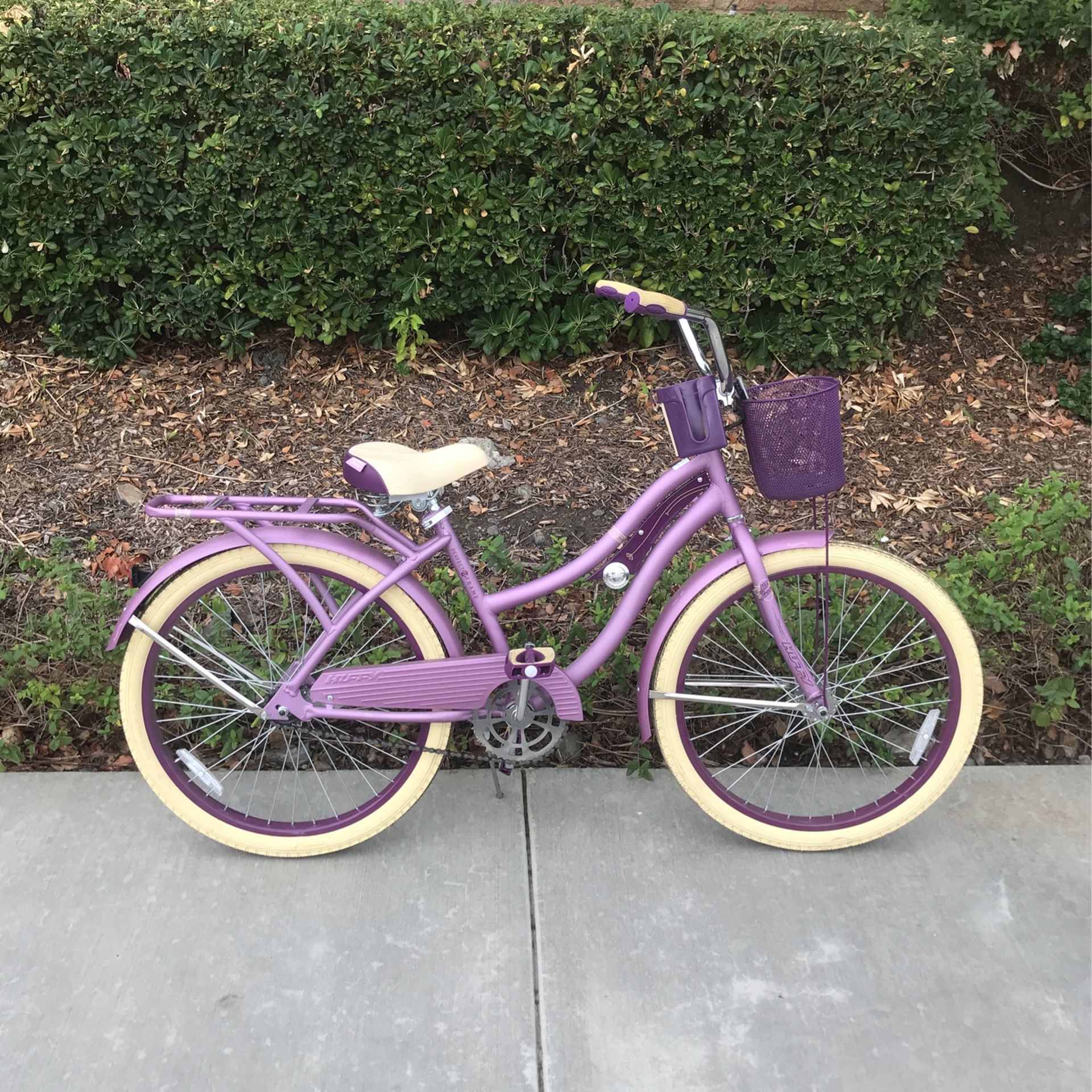 24” Huffy Nel Lusso Ladies/ Girls Lavander Beach Cruiser