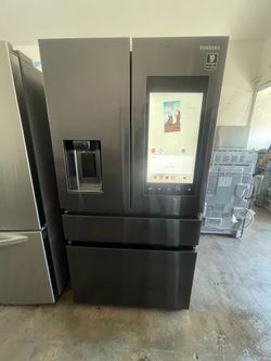 SAMSUNG FAMILY HUB  REFRIGERATOR