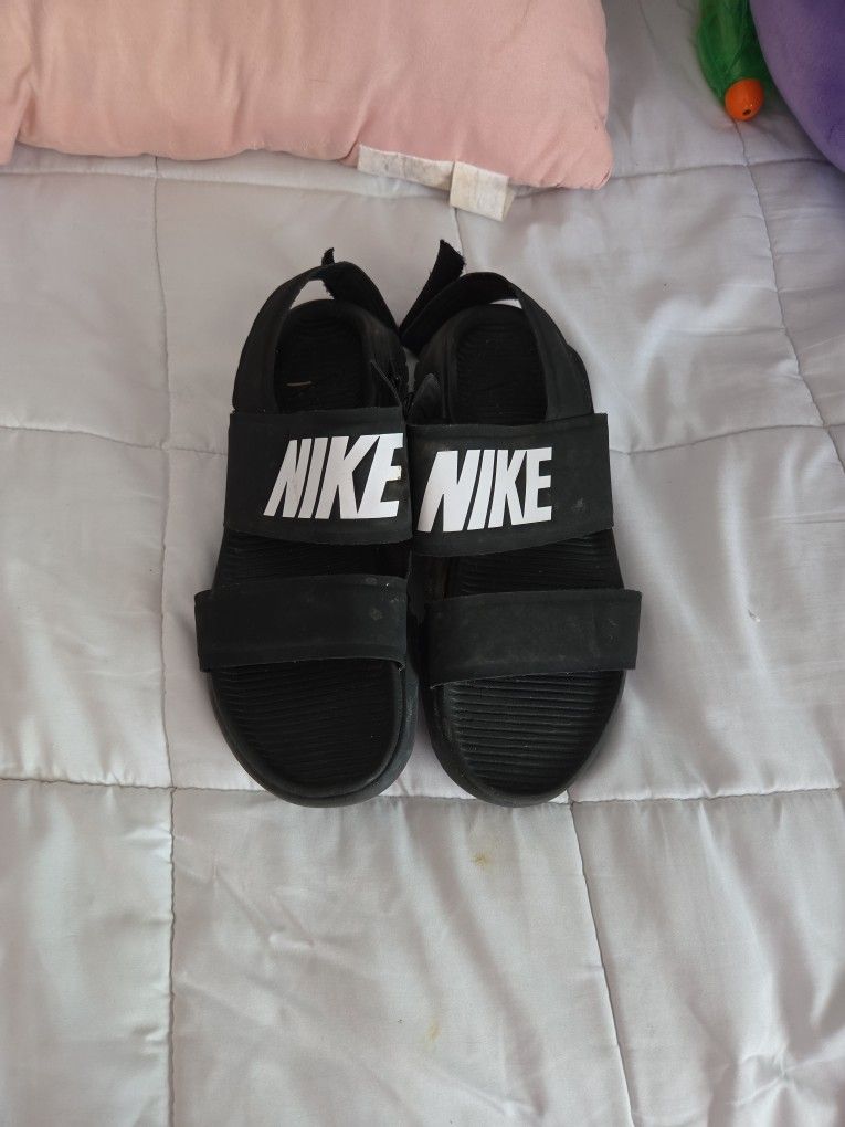 Nikes Sandals