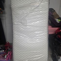 TWIN MATRES AND FRAME