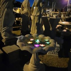 Concrete  Birdbath / Cement Backyard Garden Outdoor Birdbath or Planter Pot