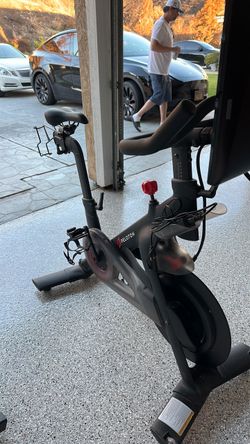 PELOTON excercise bike
