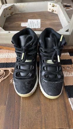 Air Jordan 11 Retro Black Sneakers