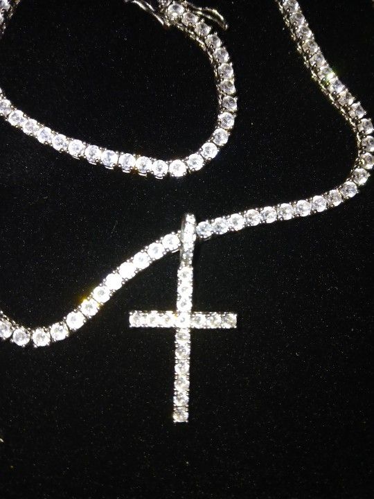 18' Tennis Chain And Cross