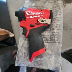 Milwaukee m12 impact drill driver