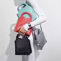 Tiffany &Co. Return To Tiffany Grained Leather Heart Tote Handbag in Black New 