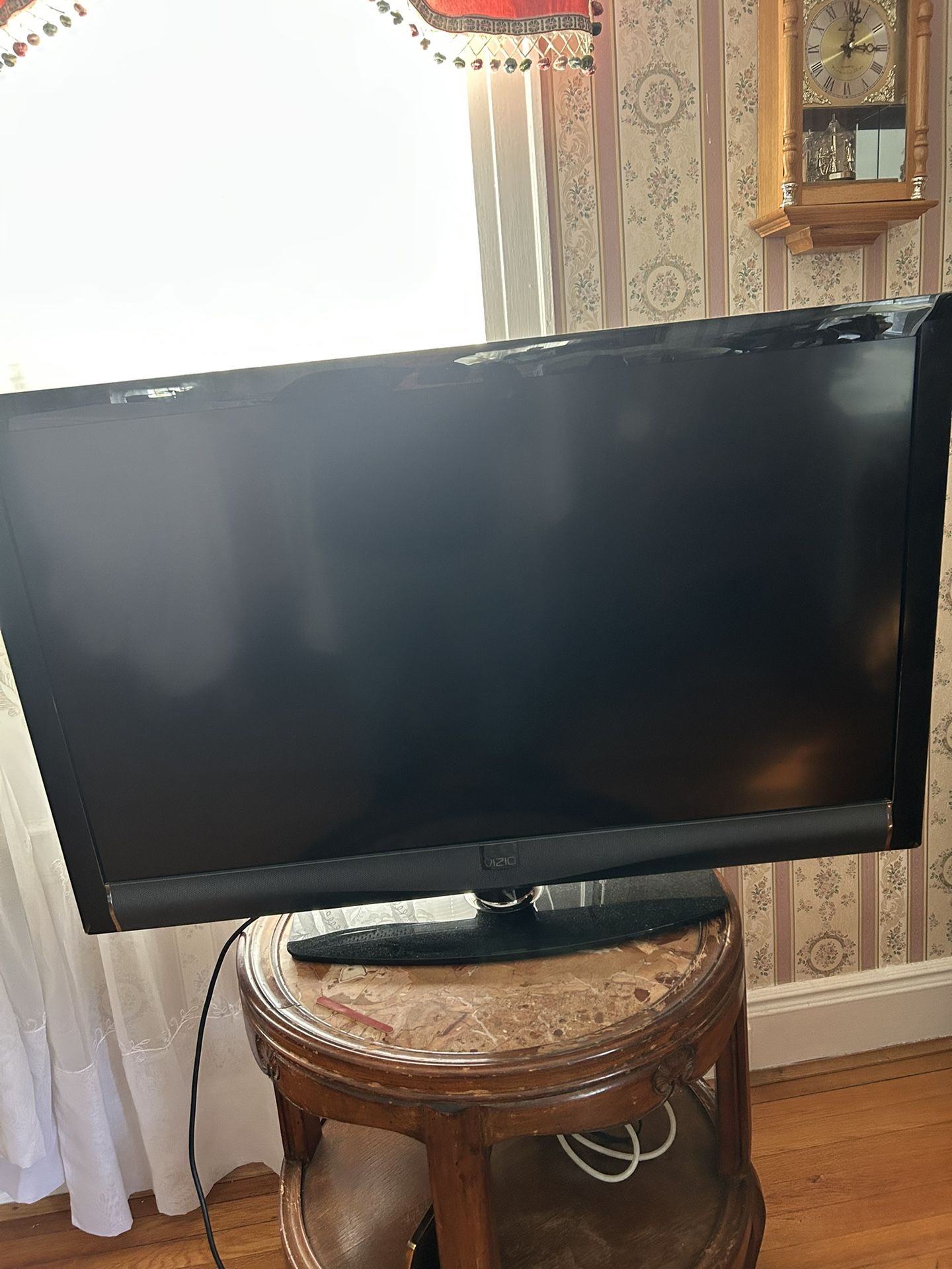 VIZIO Flat Screen TV 52”