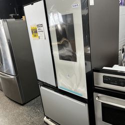 Samsung Bespoke 30 Cu Ft Family Hub Refrigerator New 